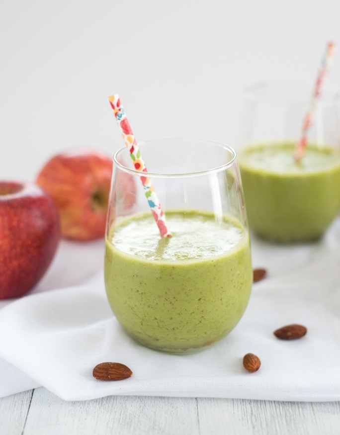 Apple and Almond Green Smoothie