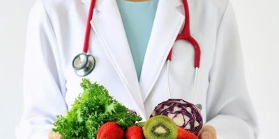 Doctor holding a plate of fruits and vegetables