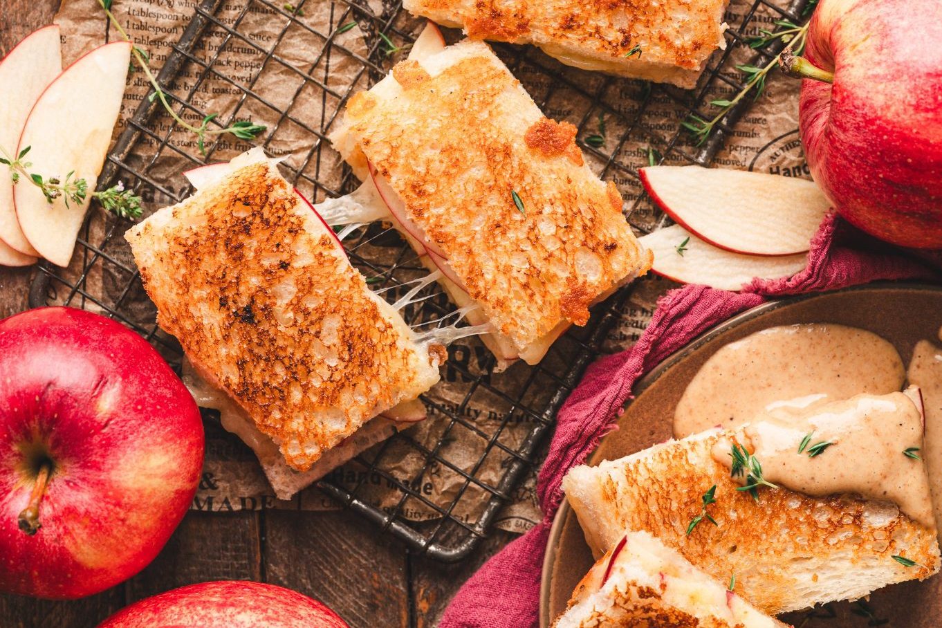Mini Apple And Cheddar Grilled Cheese Bites